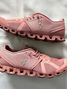 On Cloudswift Athletic Shoes Pink Salmon US women’s 9.5